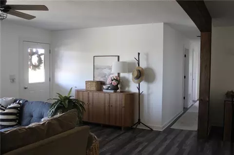 Entry Way - 6890 SE Rogers Rd, Cameron, MO 64429 photo 4 of 7