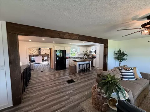 Entry Way - 6890 SE Rogers Rd, Cameron, MO 64429 photo 3 of 7