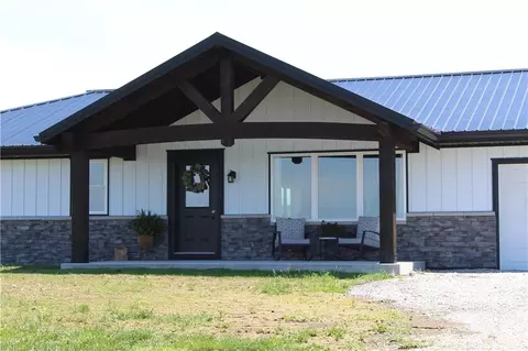 Exterior - 6890 SE Rogers Rd, Cameron, MO 64429 photo 9 of 22