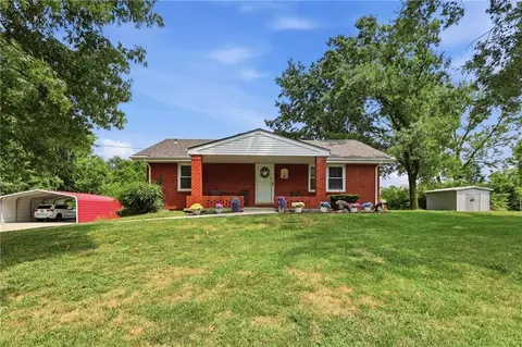 9404 NE Cookingham Dr, Kansas City, MO 64157