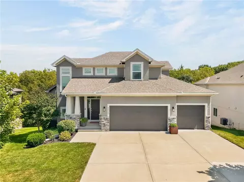 8425 Laramie St, De Soto, KS 66018