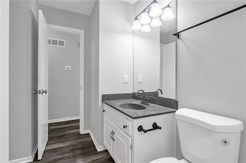 Bath - 405 SE Onyx Cir, Lees Summit, MO 64063 photo 2 of 3