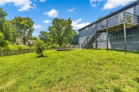 Exterior - 405 SE Onyx Cir, Lees Summit, MO 64063 photo 6 of 7