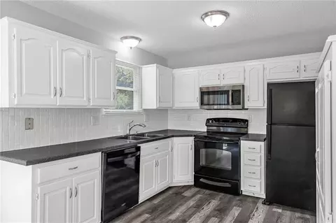 Kitchen - 405 SE Onyx Cir, Lees Summit, MO 64063 photo 3 of 4