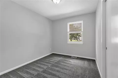 Bedroom - 405 SE Onyx Cir, Lees Summit, MO 64063 photo 5 of 8
