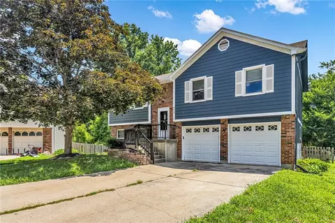 Exterior - 405 SE Onyx Cir, Lees Summit, MO 64063 photo 2 of 7