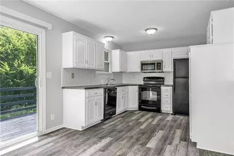 Kitchen - 405 SE Onyx Cir, Lees Summit, MO 64063 photo 4 of 4