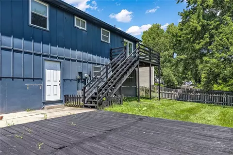 Exterior - 405 SE Onyx Cir, Lees Summit, MO 64063 photo 4 of 7