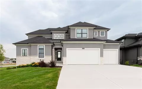 18601 Mohawk Ln, Overland Park, KS 66085