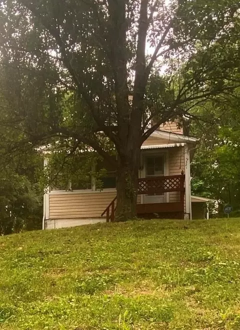2221 Brickel Blvd, Kansas City, KS 66104