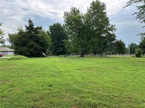 710 S Washington St, Nevada, MO 64772 photo 4