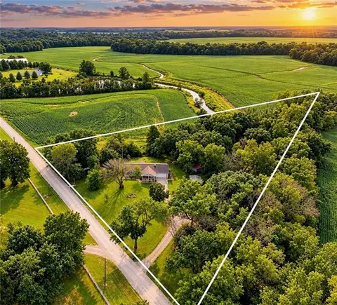 422 NE 500 Rd, Warrensburg, MO 64093