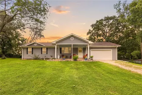 422 NE 500 Rd, Warrensburg, MO 64093