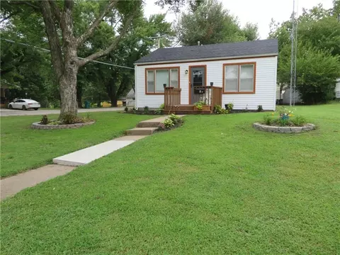 301 Oak St, Valley Falls, KS 66088