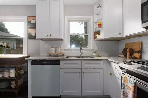 Kitchen - 2003 NE 60th Ter, Gladstone, MO 64118 photo 3 of 4
