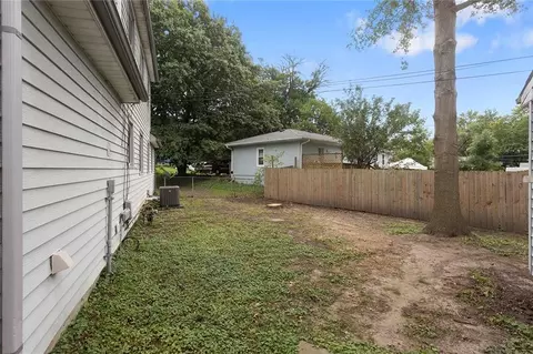Exterior - 2003 NE 60th Ter, Gladstone, MO 64118 photo 8 of 12