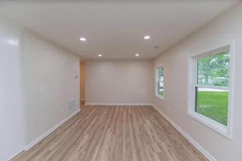 Living - 910 N Edith Ave, Adrian, MO 64720 photo 3 of 4