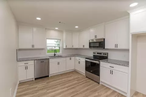 Kitchen - 910 N Edith Ave, Adrian, MO 64720 photo 1 of 2