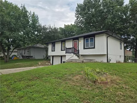 1509 SE Royal St, Oak Grove, MO 64075