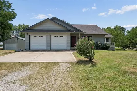 Exterior - 108 E Bates St, Drexel, MO 64742 photo 3 of 6