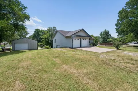 Exterior - 108 E Bates St, Drexel, MO 64742 photo 4 of 6