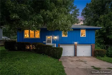 9812 Hillcrest Rd, Kansas City, MO 64134
