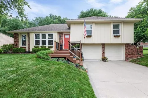 1705 NE Pine Cir, Blue Springs, MO 64014