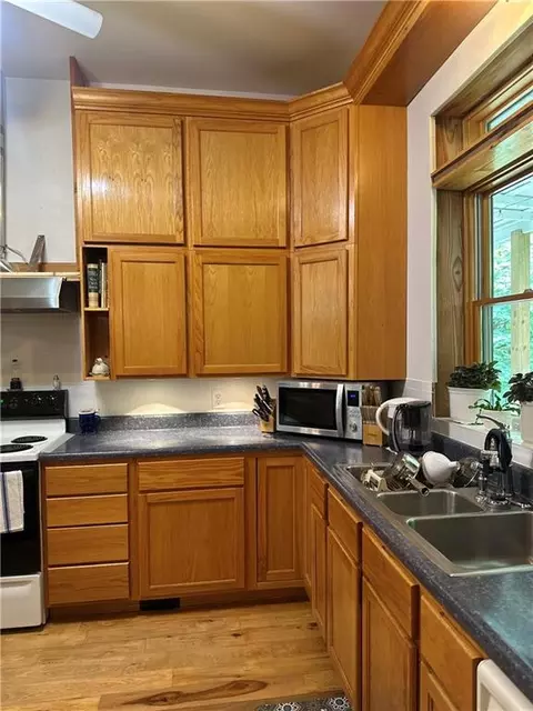 Kitchen - 321 NW 1071st Rd, Centerview, MO 64019 photo 6 of 10
