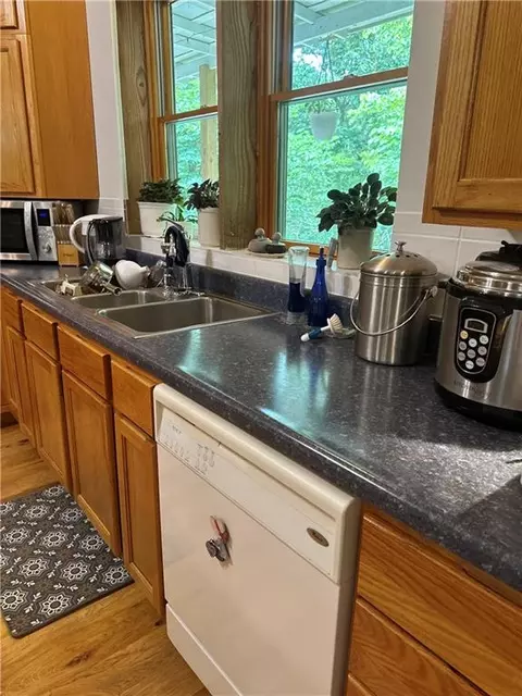 Kitchen - 321 NW 1071st Rd, Centerview, MO 64019 photo 5 of 10