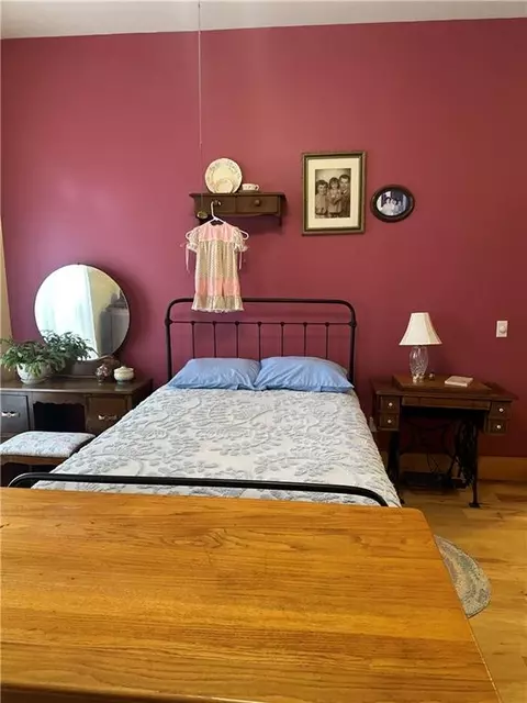Bedroom - 321 NW 1071st Rd, Centerview, MO 64019 photo 6 of 8