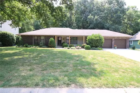 103 NW 59th Pl, Kansas City, MO 64118