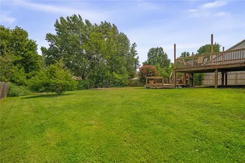 Exterior - 1005 SE Bridgehampton Way, Lees Summit, MO 64081 photo 5 of 6