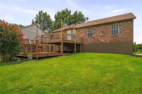 Exterior - 1005 SE Bridgehampton Way, Lees Summit, MO 64081 photo 6 of 6