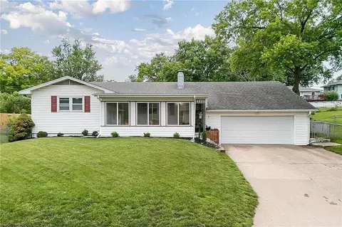 3317 Auburn Dr, Saint Joseph, MO 64506