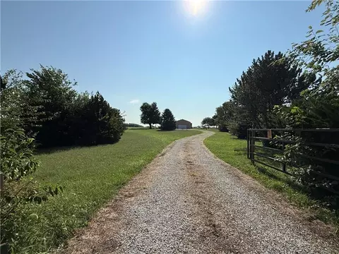5647 SW Mccomas Ln, Plattsburg, MO 64477