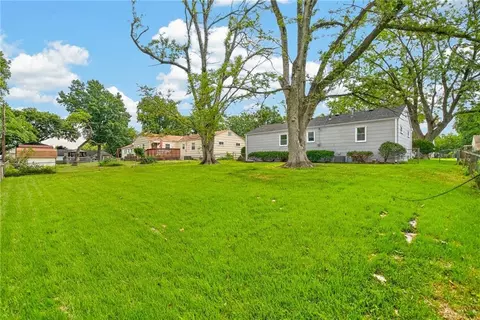 Exterior - 3016 Porter Rd, Independence, MO 64055 photo 6 of 7