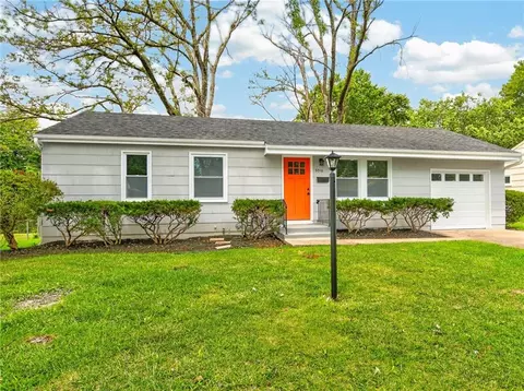 Exterior - 3016 Porter Rd, Independence, MO 64055 photo 2 of 7