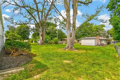 Exterior - 3016 Porter Rd, Independence, MO 64055 photo 4 of 7