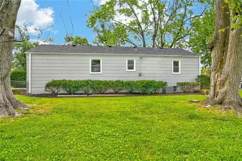 Exterior - 3016 Porter Rd, Independence, MO 64055 photo 7 of 7