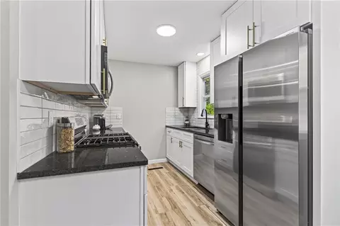 Kitchen - 3016 Porter Rd, Independence, MO 64055 photo 1 of 3