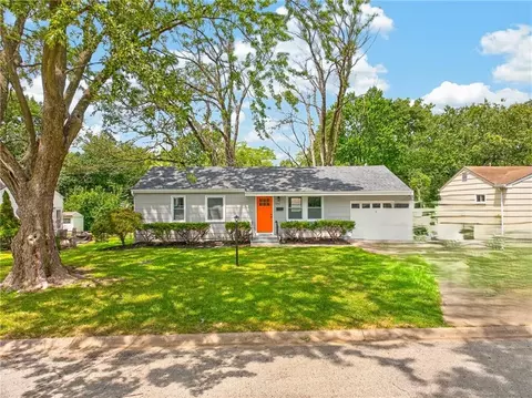 Exterior - 3016 Porter Rd, Independence, MO 64055 photo 3 of 7