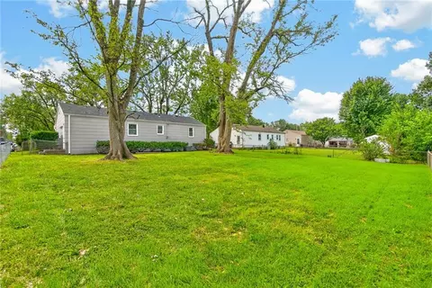 Exterior - 3016 Porter Rd, Independence, MO 64055 photo 5 of 7