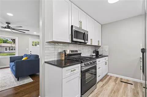Kitchen - 3016 Porter Rd, Independence, MO 64055 photo 2 of 3