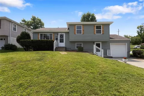 7801 NE San Rafael Dr, Kansas City, MO 64119