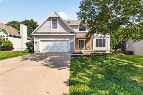 1037 SW Sunflower Dr, Lees Summit, MO 64081