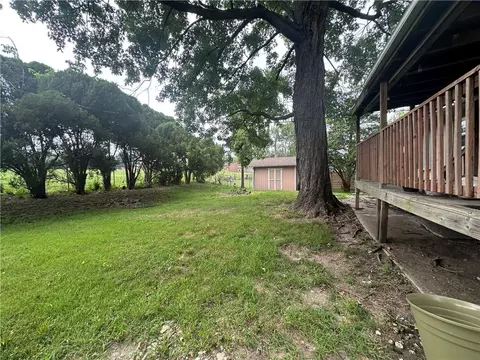 Exterior - 8404 Booth Ave, Raytown, MO 64138 photo 2 of 4