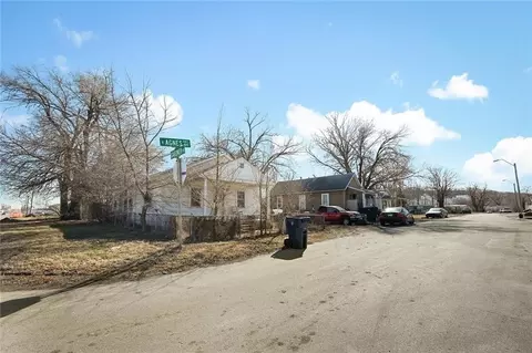 1047 N Agnes Ave, Kansas City, MO 64120