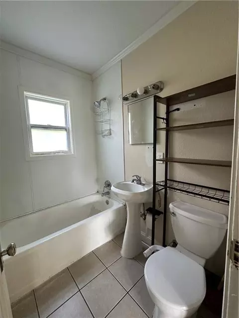 Bath - 1701 E Mechanic Ave, Independence, MO 64050 photo 1 of 1
