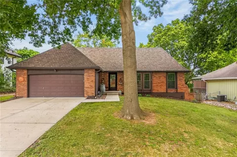 1120 NE 82nd St, Kansas City, MO 64118