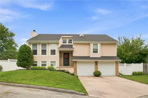 7426 Santa Fe Dr, Overland Park, KS 66204